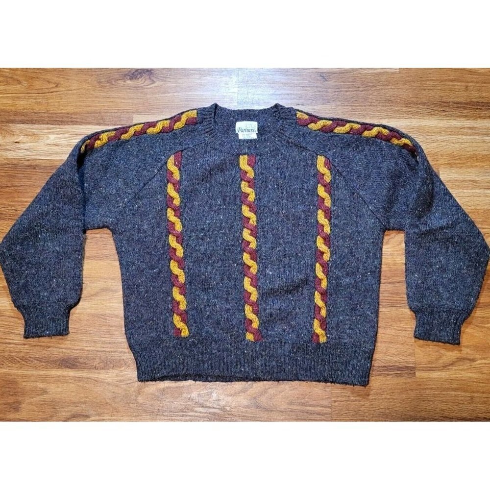 Vintage Partners Size L Wool Blend‎ Gray W/ Red Gold Detail Sweater